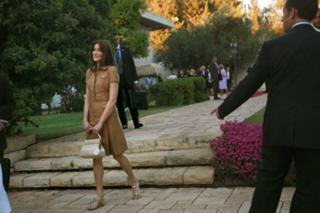 Carla Bruni feet photo thumbnail