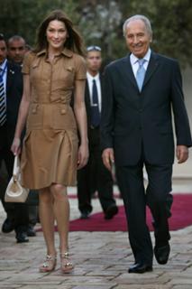 Carla Bruni feet photo thumbnail