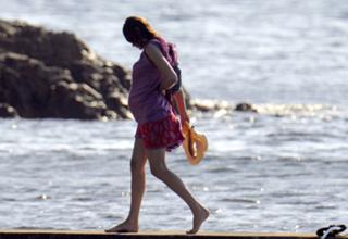 Carla Bruni feet photo thumbnail