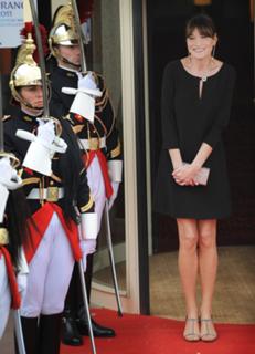 Carla Bruni feet photo thumbnail