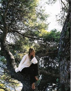 Carla Bruni feet photo thumbnail