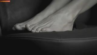 Carla Bruni feet photo thumbnail