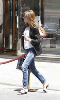 Carla Bruni feet photo thumbnail