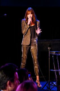 Carla Bruni feet photo thumbnail