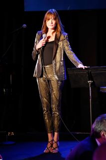Carla Bruni feet photo thumbnail