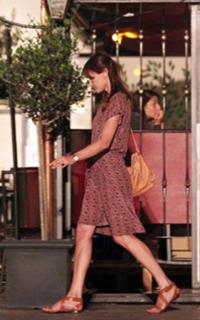 Carla Bruni feet photo thumbnail