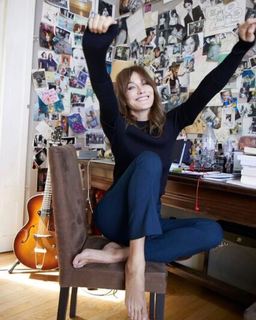 Carla Bruni feet photo thumbnail