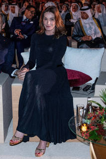 Carla Bruni feet photo thumbnail