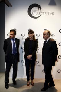 Carla Bruni feet photo thumbnail
