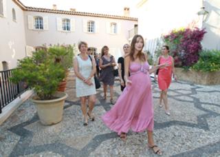 Carla Bruni feet photo thumbnail
