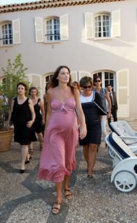 Carla Bruni feet photo thumbnail