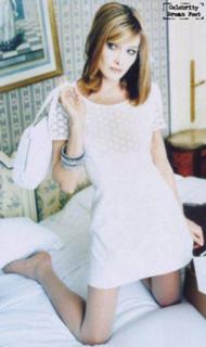 Carla Bruni feet photo thumbnail