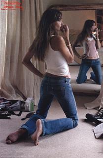 Carla Bruni feet photo thumbnail