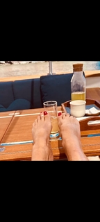 Carla Bruni feet photo thumbnail