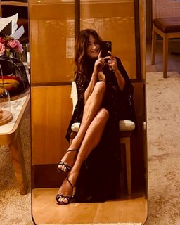 Carla Bruni feet photo thumbnail