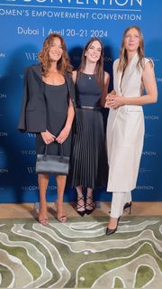 Carla Bruni feet photo thumbnail