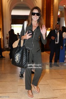 Carla Bruni feet photo thumbnail
