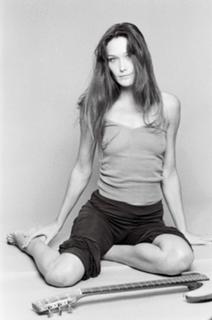 Carla Bruni feet photo thumbnail