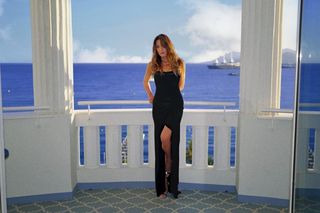 Carla Bruni feet photo 6