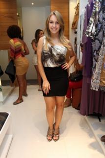 Carla Diaz feet photo thumbnail