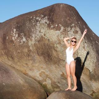 Carla Diaz feet photo thumbnail