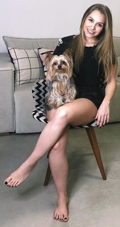 Carla Diaz feet photo thumbnail