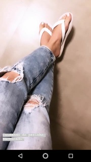 Carla Diaz feet photo thumbnail