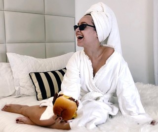Carla Diaz feet photo thumbnail