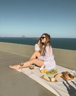 Carla Diaz feet photo thumbnail