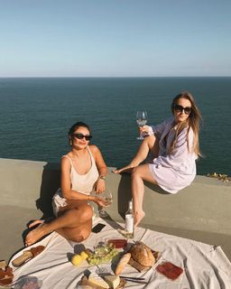 Carla Diaz feet photo thumbnail