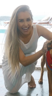 Carla Diaz feet photo thumbnail