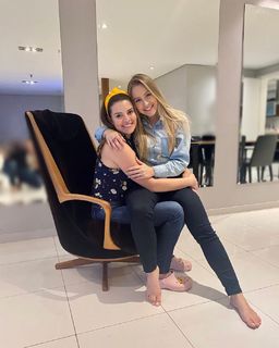 Carla Diaz feet photo thumbnail