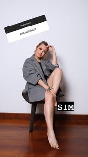 Carla Diaz feet photo thumbnail