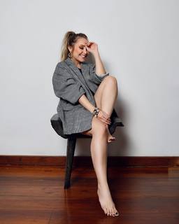 Carla Diaz feet photo thumbnail