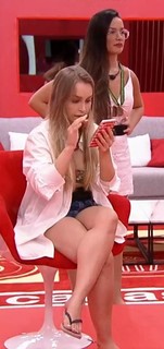 Carla Diaz feet photo thumbnail