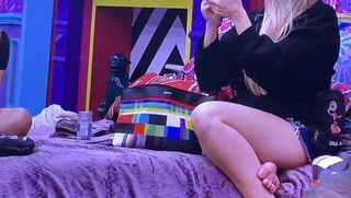Carla Diaz feet photo thumbnail