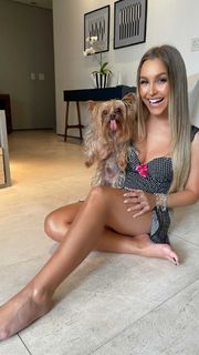 Carla Diaz feet photo thumbnail