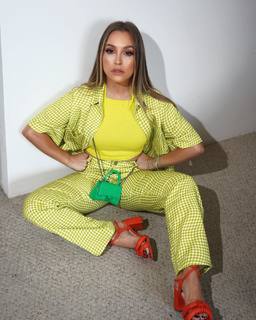 Carla Diaz feet photo thumbnail