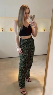 Carla Diaz feet photo thumbnail