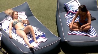 Carla Diaz feet photo thumbnail