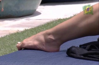 Carla Diaz feet photo thumbnail
