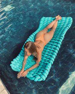Carla Diaz feet photo thumbnail