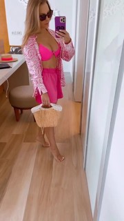Carla Diaz feet photo thumbnail