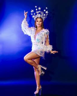 Carla Diaz feet photo thumbnail