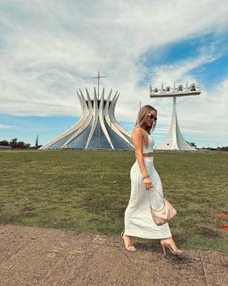 Carla Diaz feet photo thumbnail