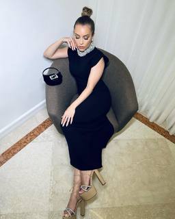 Carla Diaz feet photo thumbnail
