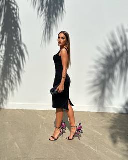 Carla Diaz feet photo thumbnail