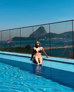 Carla Diaz feet photo thumbnail