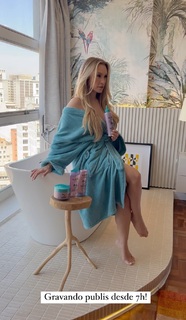 Carla Diaz feet photo thumbnail
