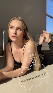 Carla Diaz feet photo thumbnail